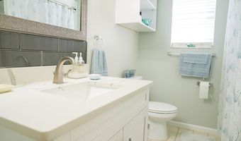 8 Apalachee St, Apalachicola, FL 32320