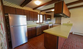 101 Hilltop Dr, Ackley, IA 50601