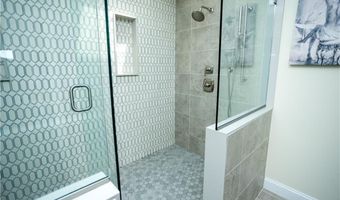9 Katelan Ct, Cranston, RI 02921