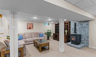72 Winifred Ave, Warwick, RI 02889