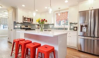13 Lucas Ave, Newport, RI 02840