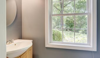 35 Woodsedge Ct, Berlin, CT 06037
