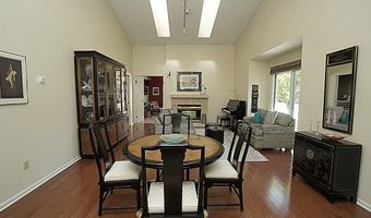 10 Sweet Bay Ln, Amherst, NY 14221