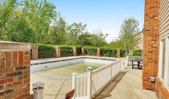 1316 Holgate Dr G5, Ballwin, MO 63021