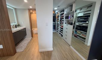 3701 N Country Club Dr 1209, Aventura, FL 33180