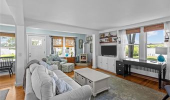 39 Sunset Dr, Barrington, RI 02806