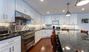 14 Clinton Ave 3, Jamestown, RI 02835