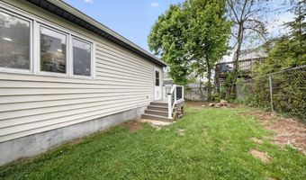 207 Hillcrest Rd, Bridgeport, CT 06606