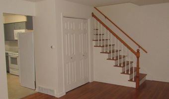 34 B Commodore St, Albany, NY 12205