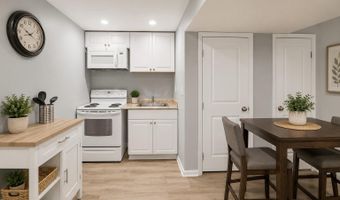 904 S MONROE St, Arlington, VA 22204
