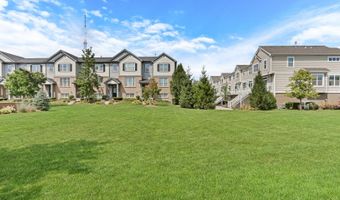 3227 N Heritage Ln, Arlington Heights, IL 60004