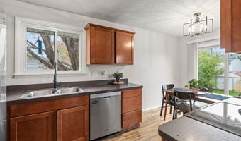 1047 Lowell Dr, Apple Valley, MN 55124