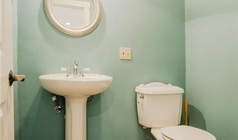 15 Thomas St C, North Providence, RI 02911