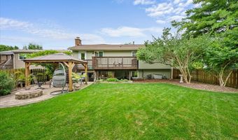 640 Ash St, Algonquin, IL 60102