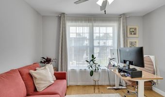 10 Everett 304, Boston, MA 02128