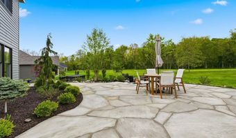 1816 Golfview Dr, Auburn, IN 46706