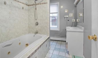 366 Wood St, Bristol, RI 02809