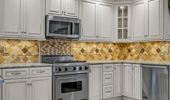 64 Harbor Inn Rd, Bayville, NJ 08721