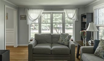 24 Huxley Dr, Amherst, NY 14226