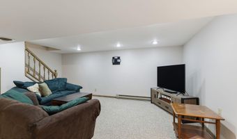 17 Northgate Dr, Albany, NY 12203