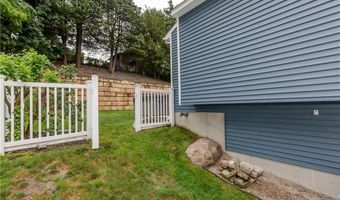 10 Pembroke Dr, Johnston, RI 02919