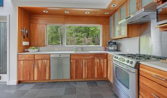 103 Long View Dr, Becket, MA 01223
