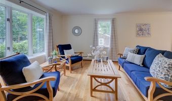 31 Edgewater Rd, Narragansett, RI 02882