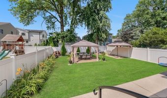 201 Maiden Ln, Bergenfield, NJ 07621