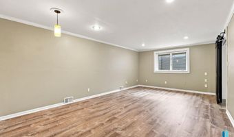917 E Heatherwood Dr, Brandon, SD 57005