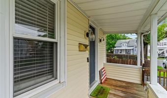 40 Glen St, East Providence, RI 02915