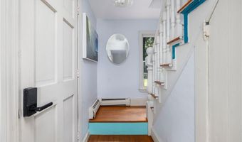 37 Concord Dr, Middletown, RI 02842
