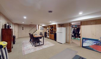 3229 N Volz Dr E, Arlington Heights, IL 60004