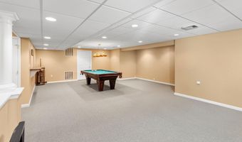 16 Heritage Dr, Allentown, NJ 08501