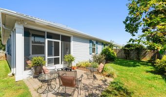 404 Ramaux St, Bay St. Louis, MS 39520