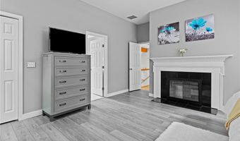 20 Beechwood Dr, Cranston, RI 02921