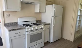 44 Crest St, Middletown, RI 02842