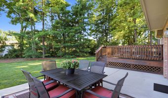 825 Queenswood Ct, Indianapolis, IN 46217
