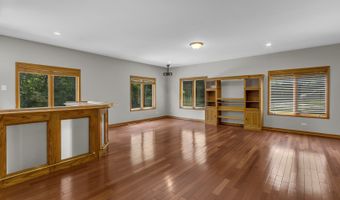 2 Echowood Dr, Algonquin, IL 60102