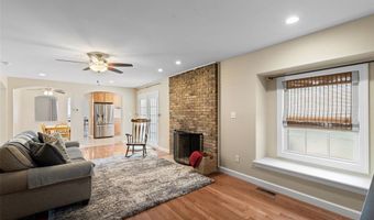 603 Rue Montand Dr, Ballwin, MO 63011