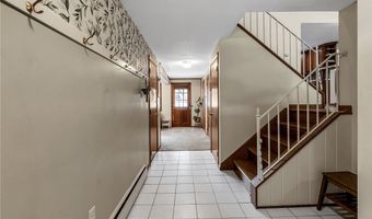 60 Fairways Blvd, Amherst, NY 14221
