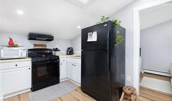 267 Green End Ave, Middletown, RI 02842