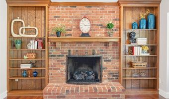 180 Spring Oaks Dr, Ballwin, MO 63011