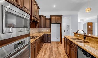 709 Champagne Dr, Biloxi, MS 39532