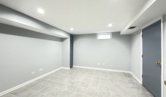 539 W Rose Ave, Addison, IL 60101