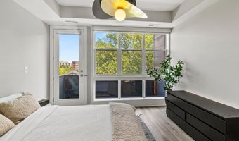 1102 S HIGHLAND St 3, Arlington, VA 22204
