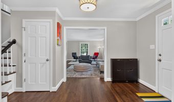 6720 NEWBOLD Dr, Bethesda, MD 20817