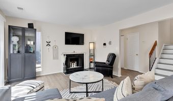 8608 VILLAGE Sq 15/8608, Alexandria, VA 22309