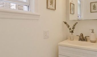 22 E 44TH St, Bayonne, NJ 07002