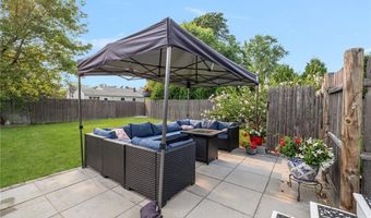 121 Spofford Ave, Warwick, RI 02888
