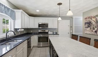 23 BERNON Dr, Lincoln, RI 02865
